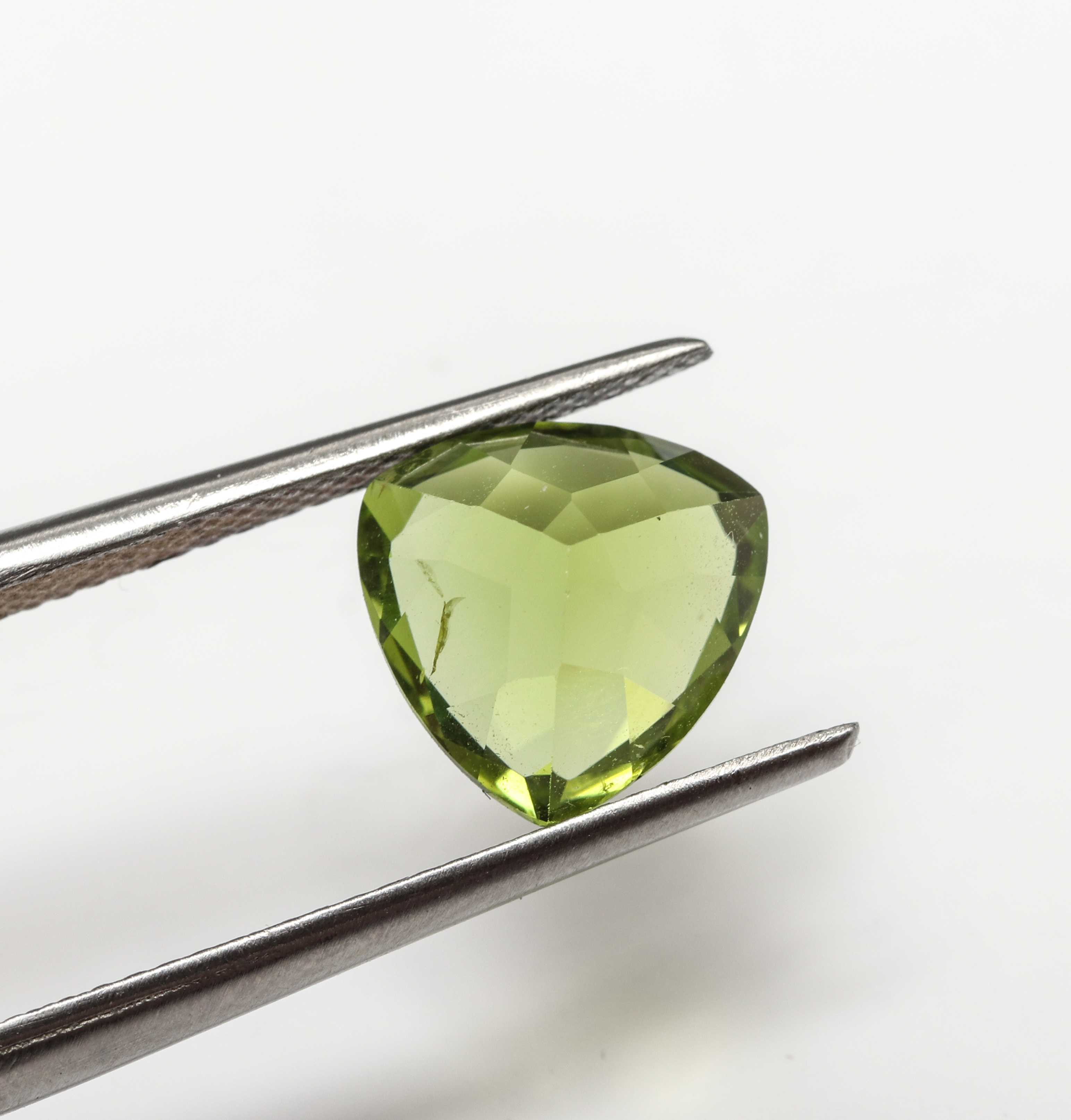 LOOSE 3.90CT. TRILLION PERIDOT