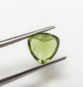 LOOSE 3.90CT. TRILLION PERIDOT