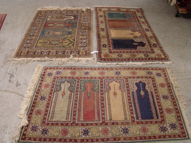 Lot 3 scatter rugs.