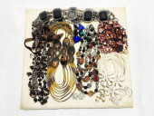 LOT ASSORTED COSTUME JEWELRY<b