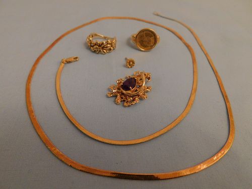 LOT ASSORTED GOLD JEWELRYLot of