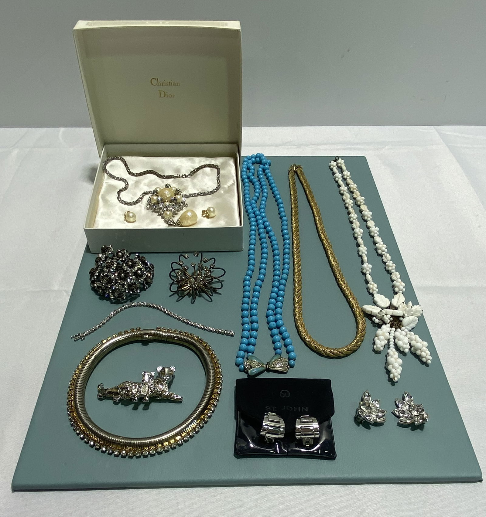 LOT ASSORTED VINTAGE JEWELRY