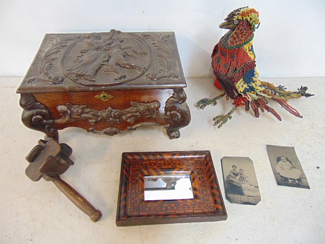 LOT, CARVED LIDDED BOX, FOLK