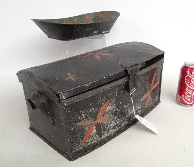 Lot including early decorated