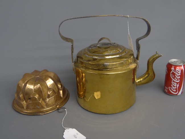 Lot including early teapot and