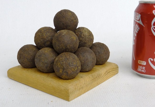 Lot misc. cannon shot (balls).