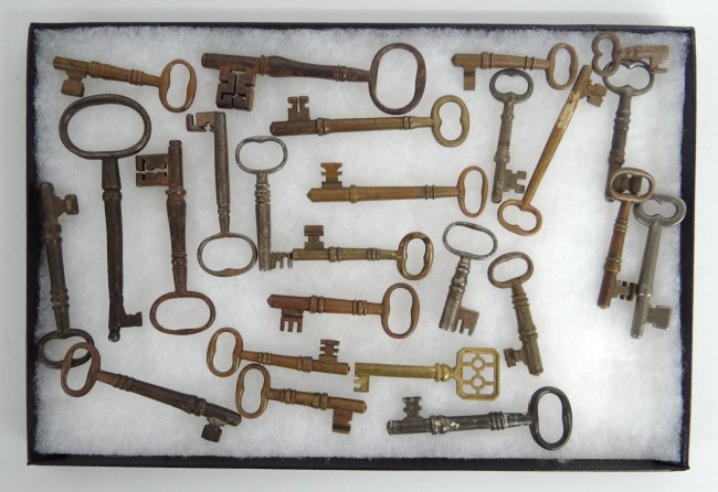 Lot misc. early keys