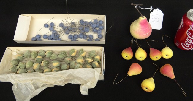 Lot misc. including velvet rosebuds