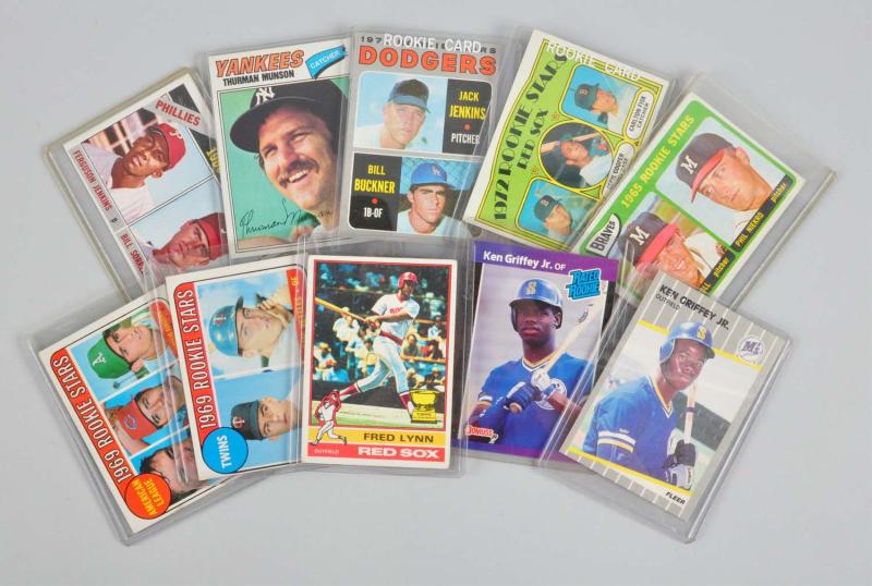 Lot of 10: Topps Baseball Cards. 