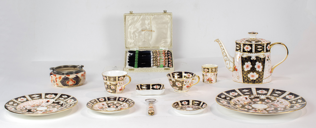(LOT OF 119) ROYAL CROWN DERBY BONE