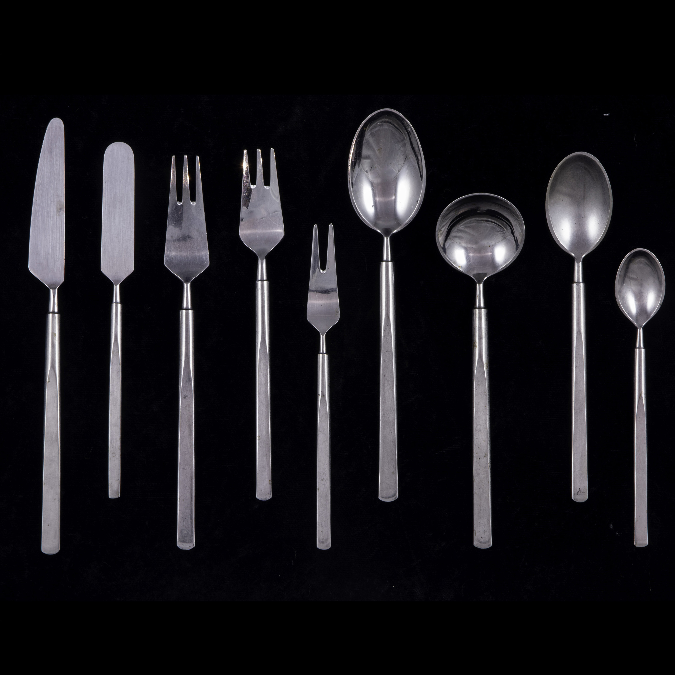 (LOT OF 140) ERIK HERLOW FOR