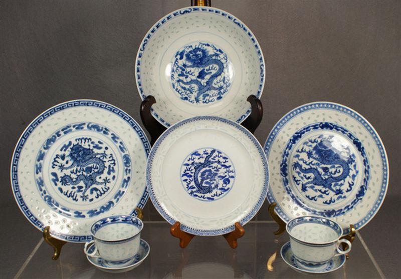 Lot of 17 20th c Chinese rice grain