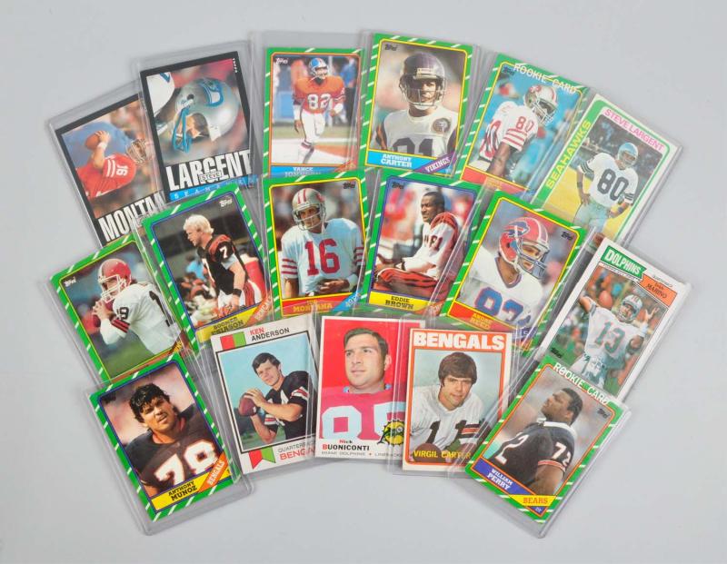 Lot of 17: Topps Football Cards. 