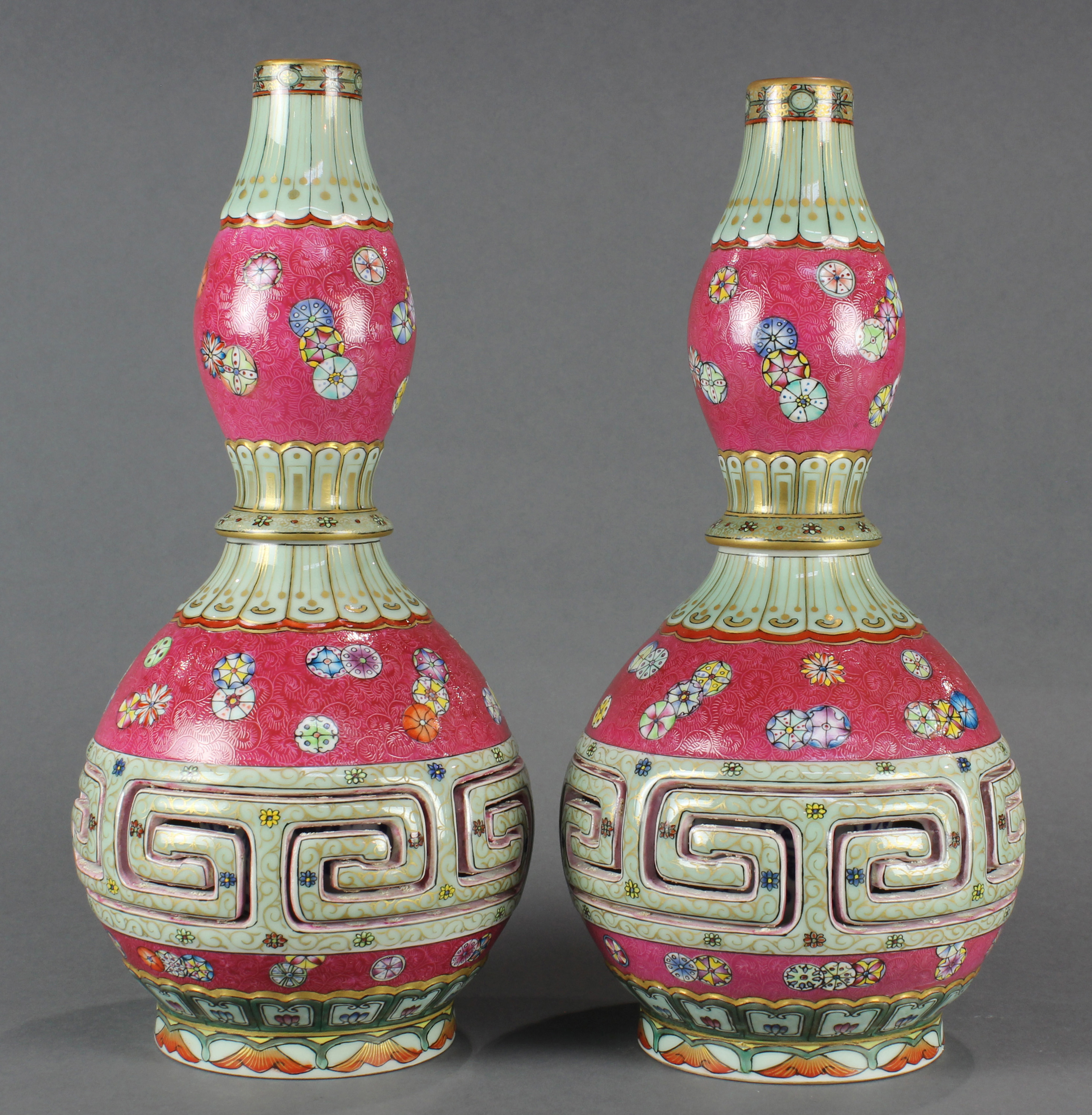 (LOT OF 2) CHINESE FAMILLE ROSE