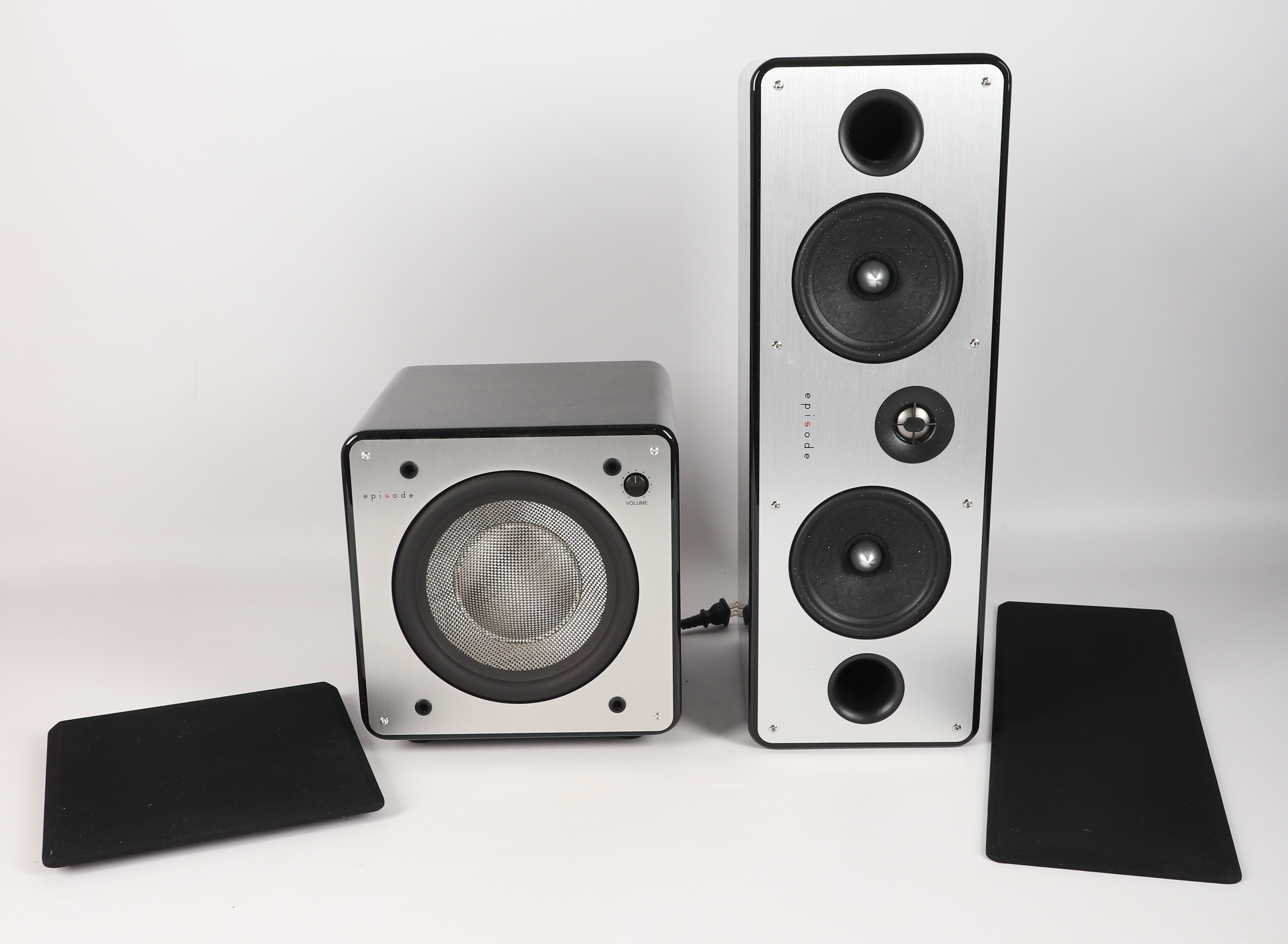 Lot of (2) Episode speakers, c/o