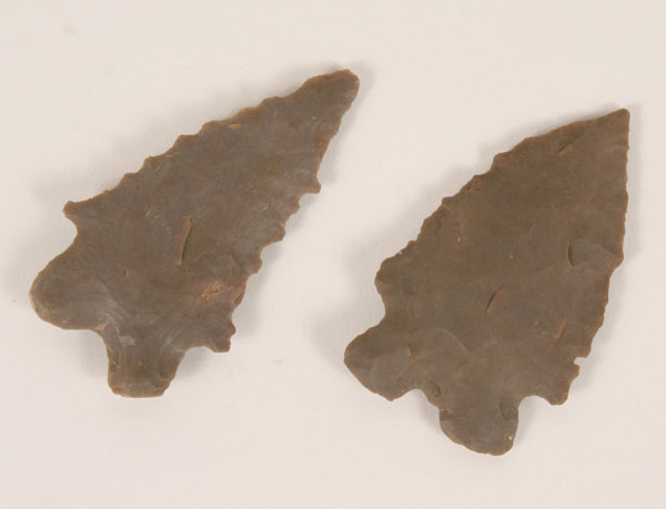 Lot of 2 grey flint bifercated base