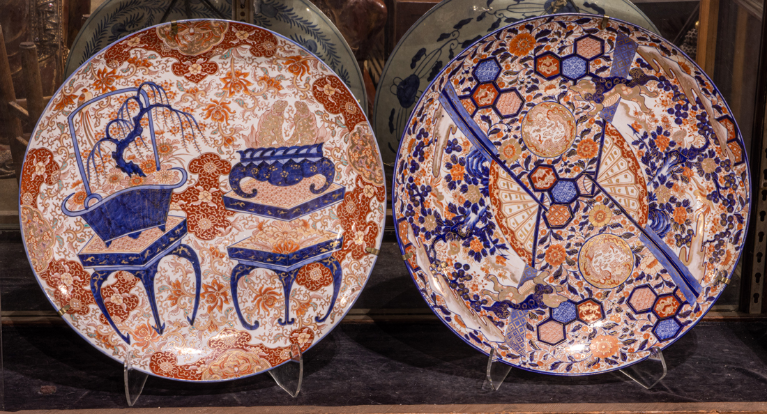(LOT OF 2) JAPANESE IMARI PORCELAIN