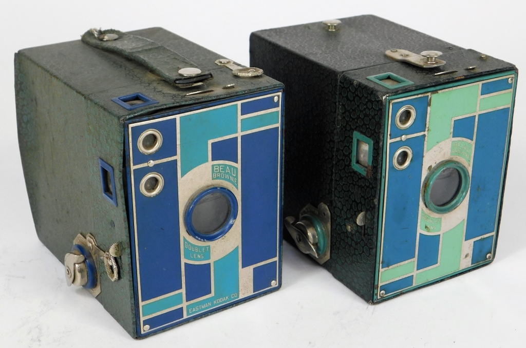 LOT OF 2 KODAK BEAU BROWNIE CAMERAS