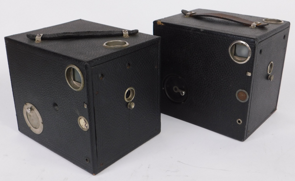 LOT OF 2 MAGAZINE BOX CAMERAS Lot