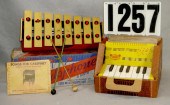 Lot of 2 musical instruments,