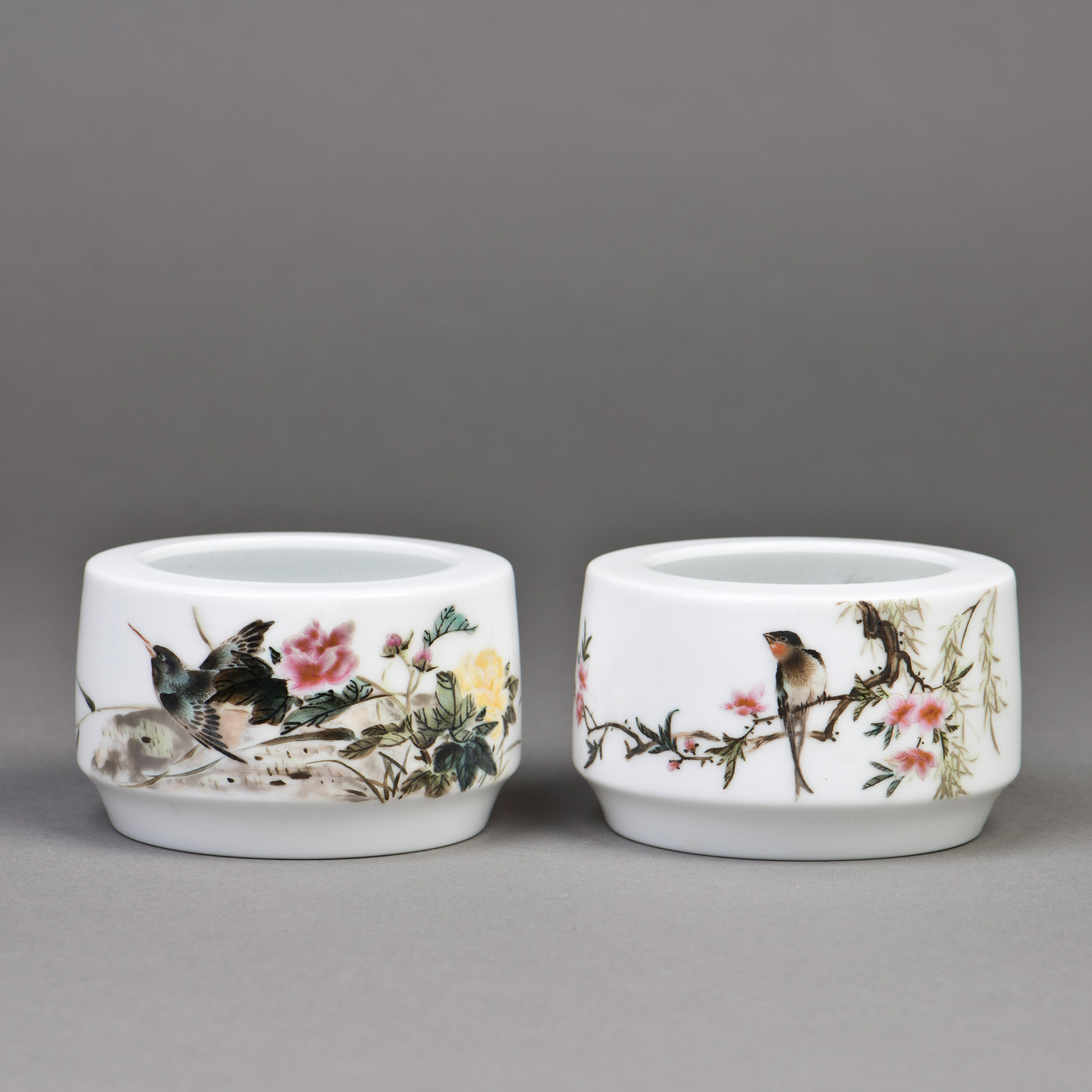 (LOT OF 2) PAIR OF CHINESE