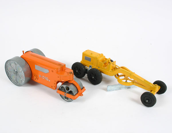 Lot of 2 vintage Hubley road work