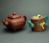 (LOT OF 2) YIXING TEAPOTS (lot