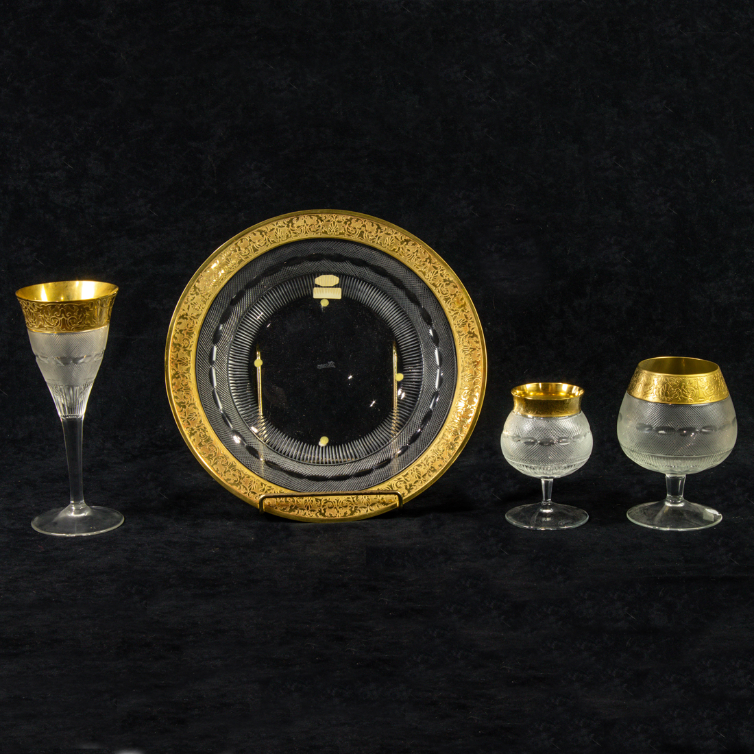 (LOT OF 23) MOSER CUT GLASS AND