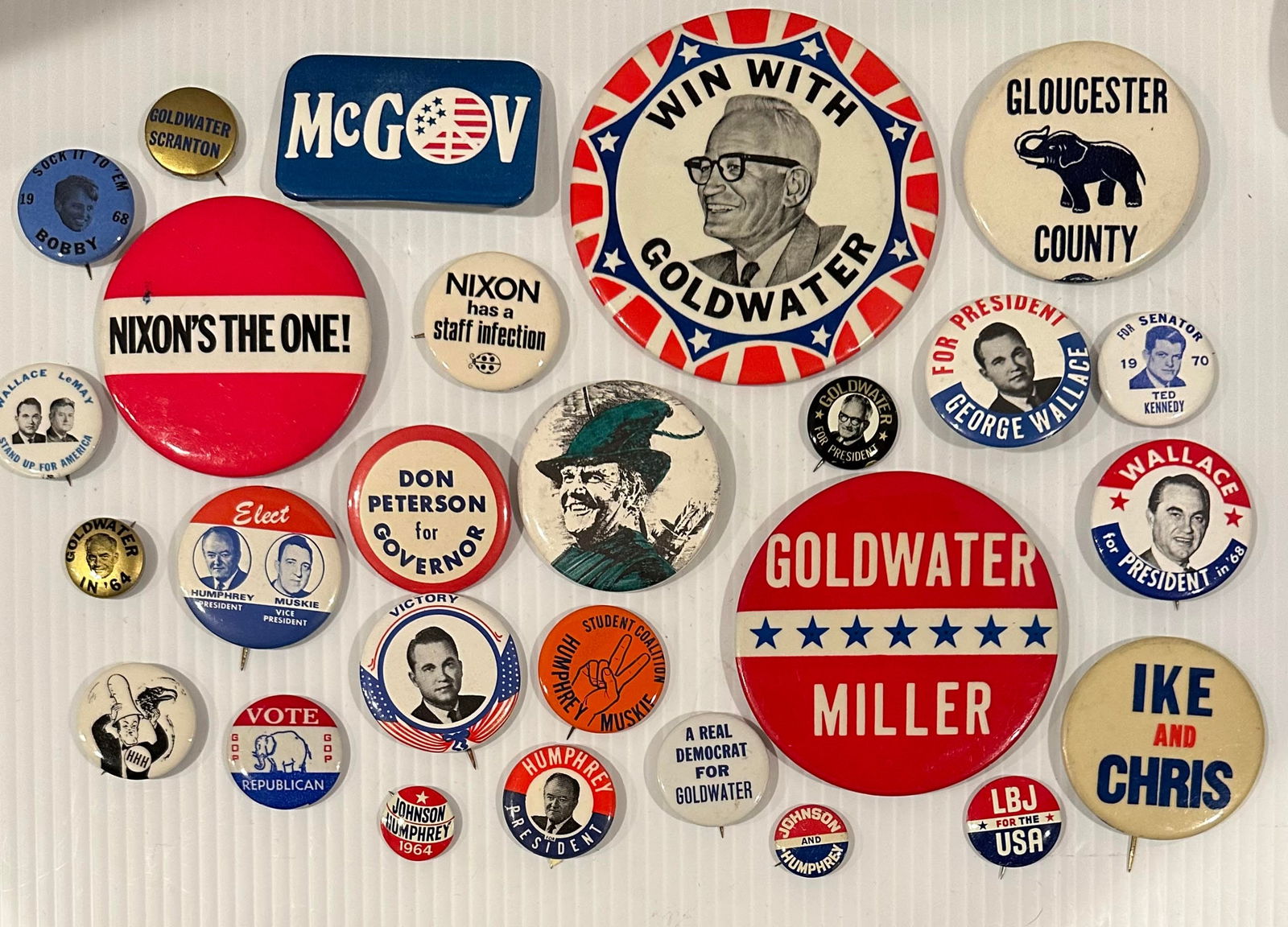 LOT OF 25 VINTAGE 1960S CAMPAIGN