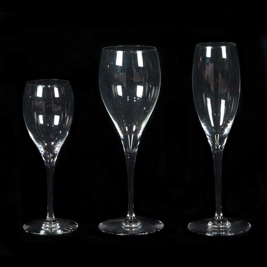 (LOT OF 26) A BACCARAT GLASS