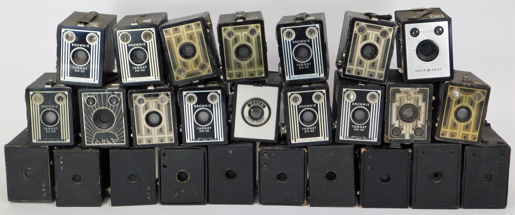LOT OF 26 BOX CAMERAS #8 Lot of