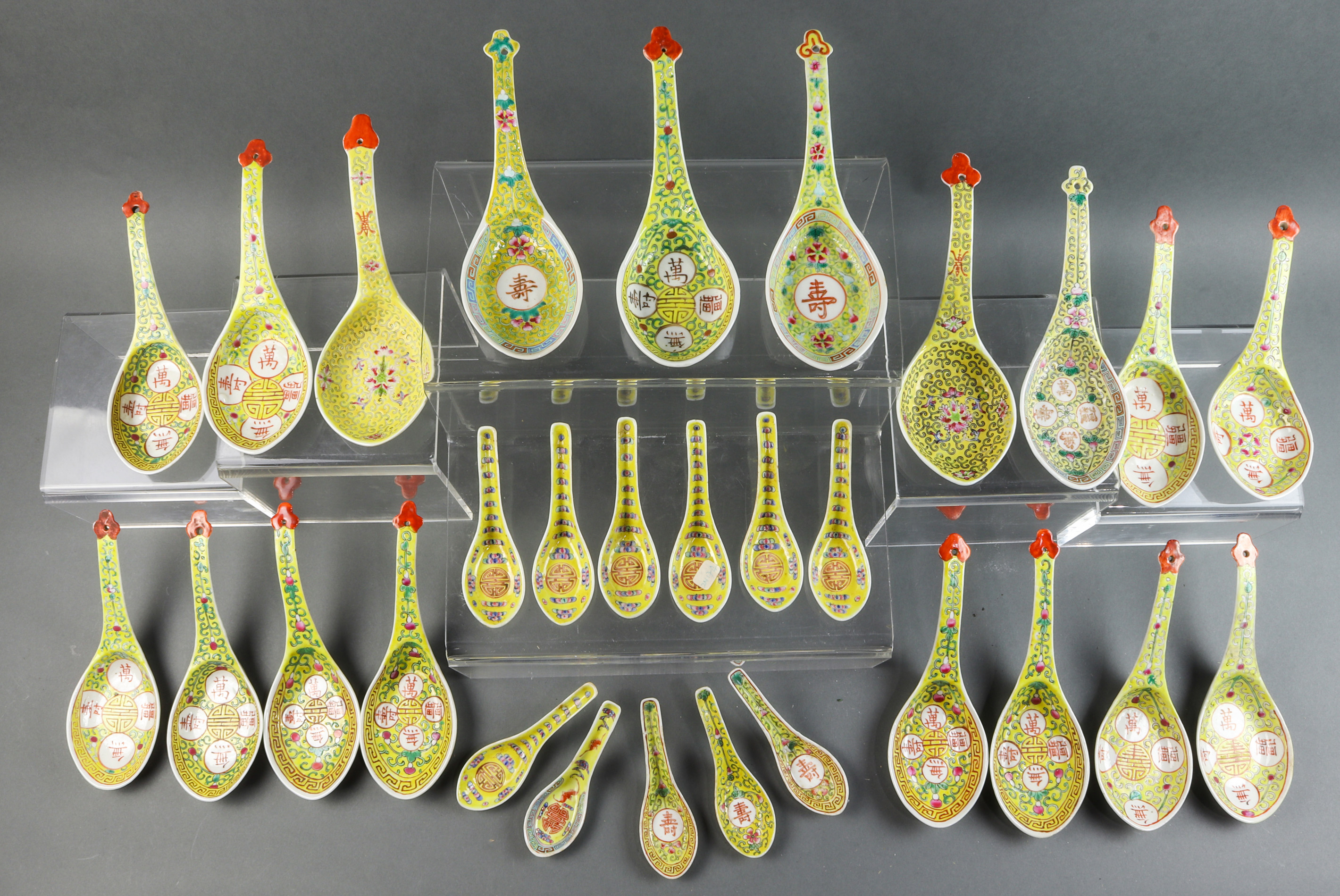 (LOT OF 29) CHINESE FAMILLE ROSE