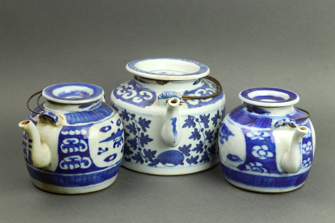 (LOT OF 3) CHINESE BLUE AND WHITE