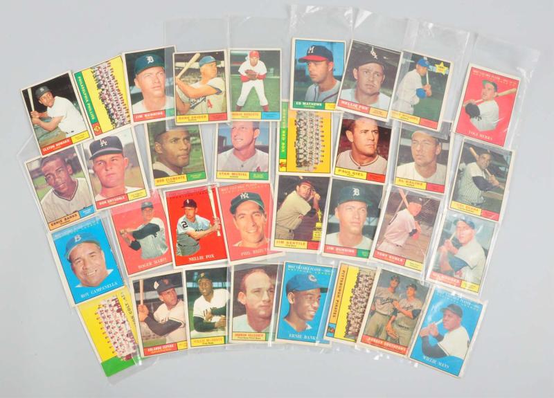 Lot of 33: Topps 1961 Baseball