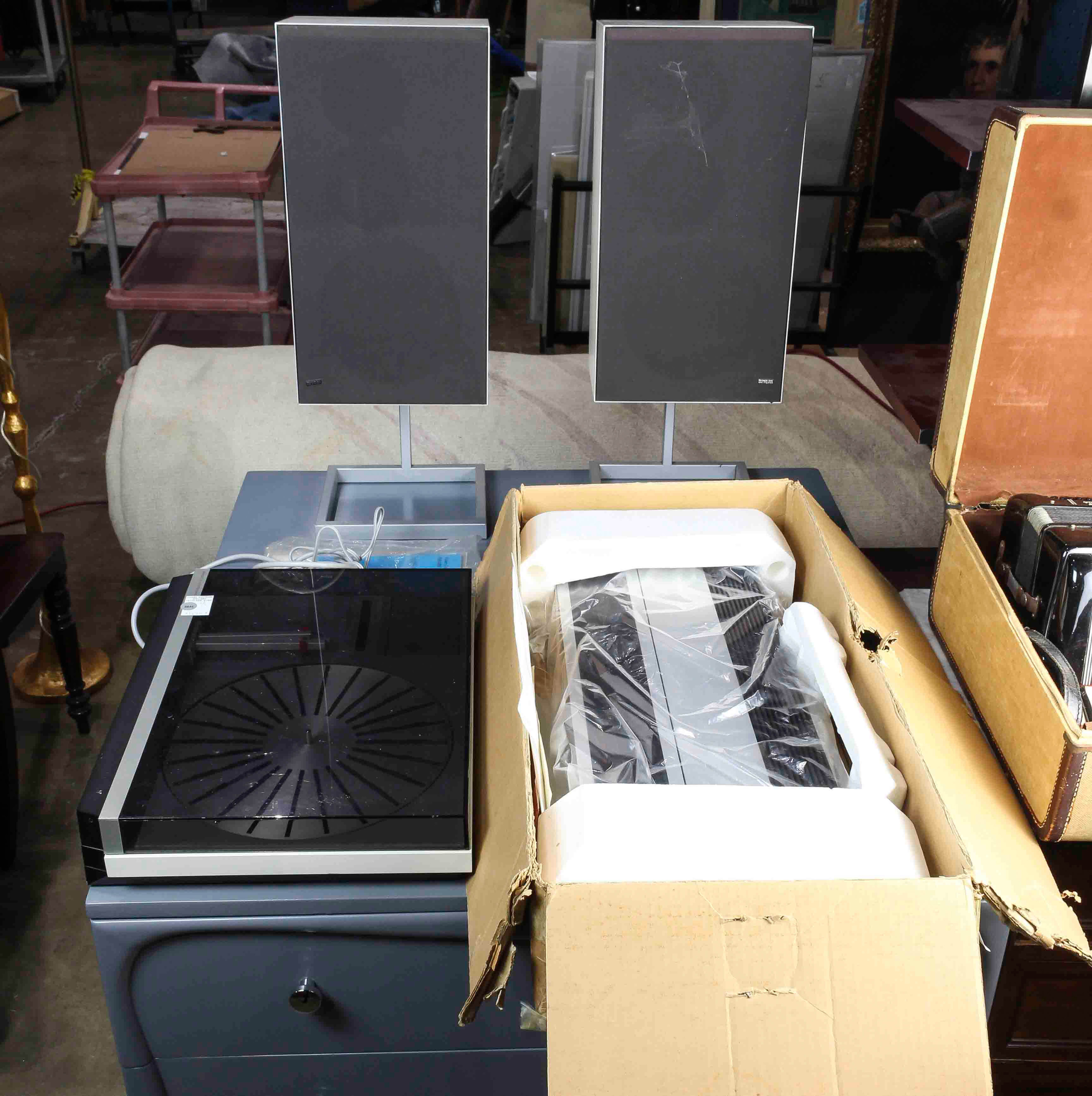 (LOT OF 4) A BANG AND OLUFSEN AUDIO
