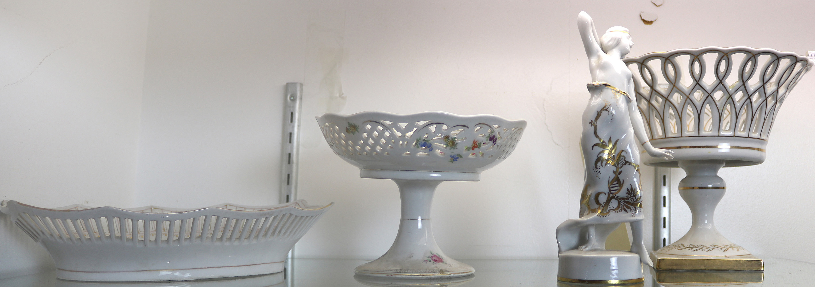 (LOT OF 4) MOSTLY GERMAN PORCELAINS