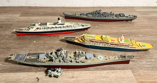 LOT OF 4 SHIPS - QEII/2 AIRCRAFT