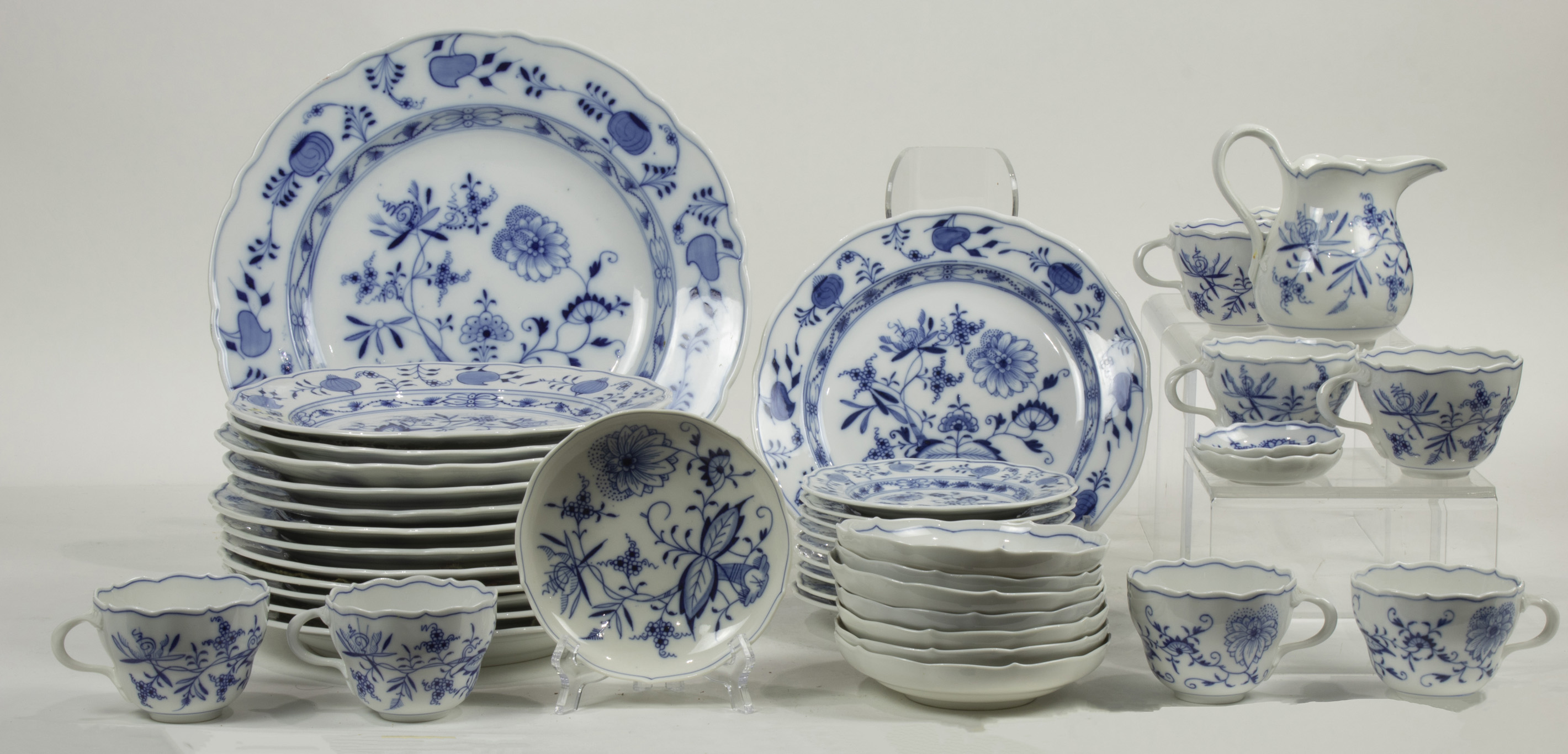 (LOT OF 43) MEISSEN BLUE AND