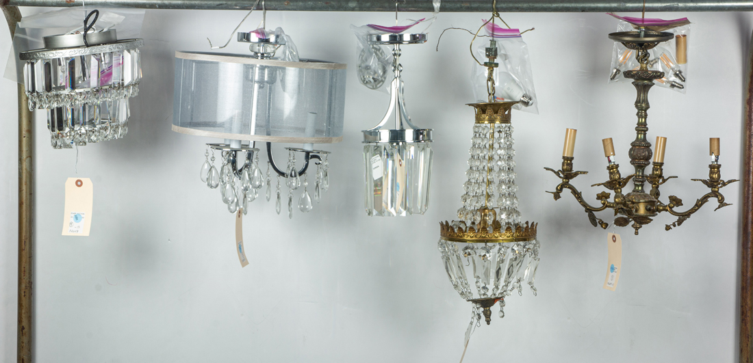 (LOT OF 5) GROUP OF HANGING LIGHT