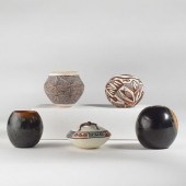 LOT OF 5 SMALL PUEBLO POTSLot