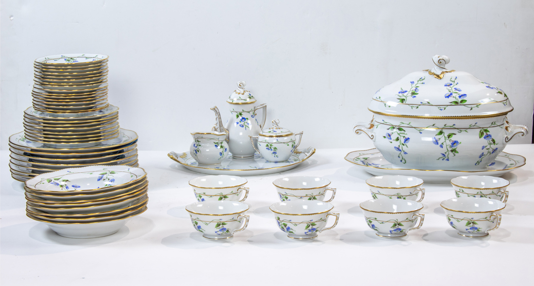 (LOT OF 55) A HEREND PORCELAIN