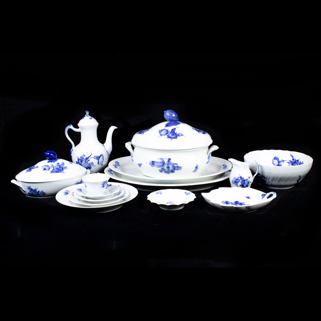 (LOT OF 62) A ROYAL COPENHAGEN