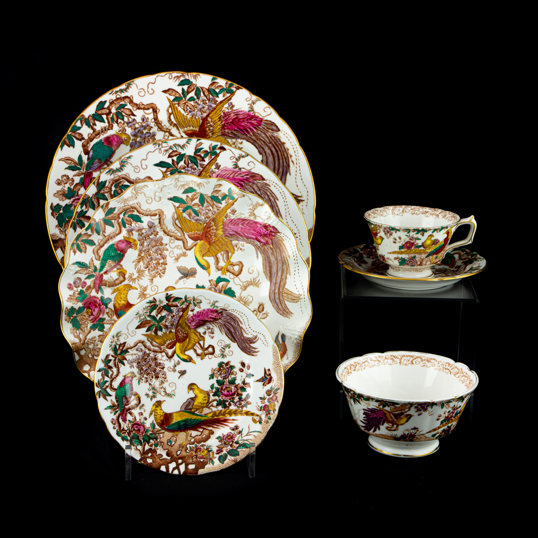 (LOT OF 69) A ROYAL CROWN DERBY