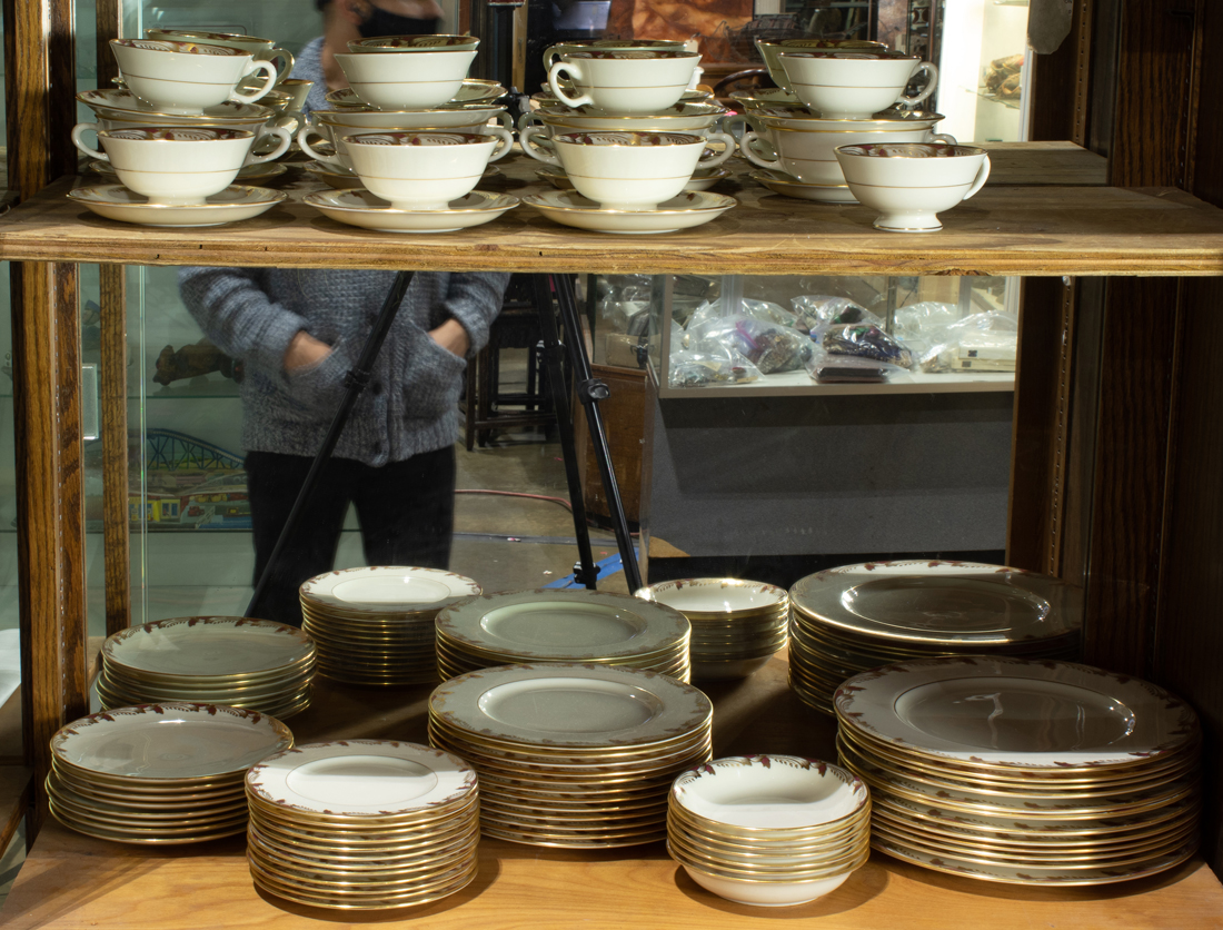 (LOT OF 74) LENOX DINNER SERVICE IN