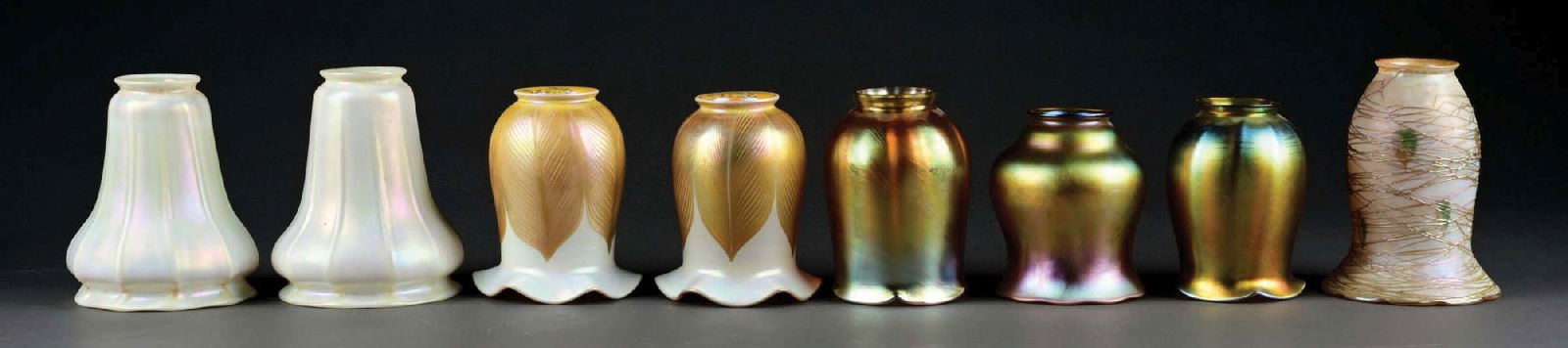 LOT OF 8: TULIP-STYLE ART GLASS
