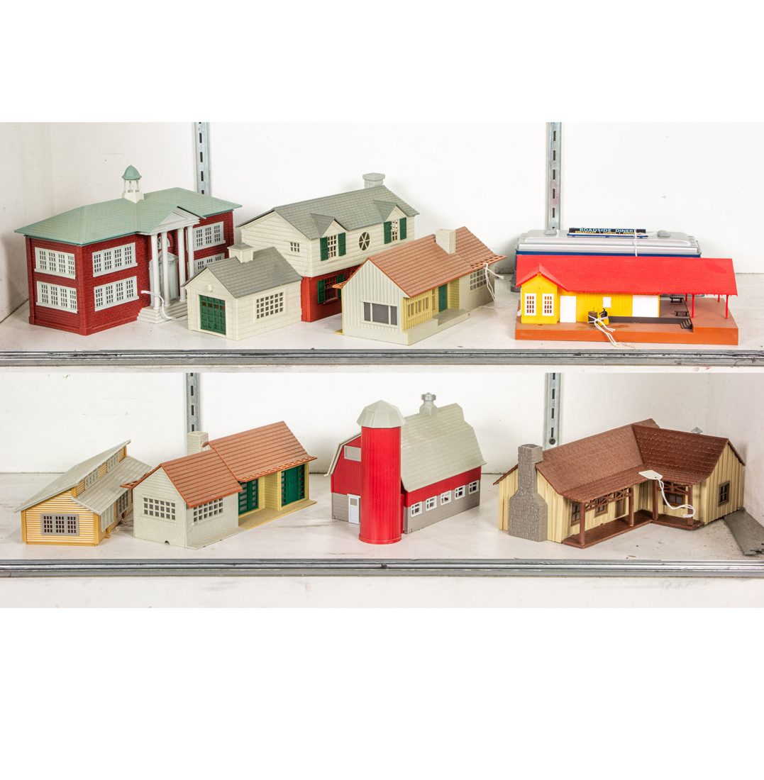 (LOT OF 9) MODEL BUILDINGS (Lot