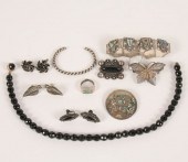 Lot of 9 pieces vintage jewelr