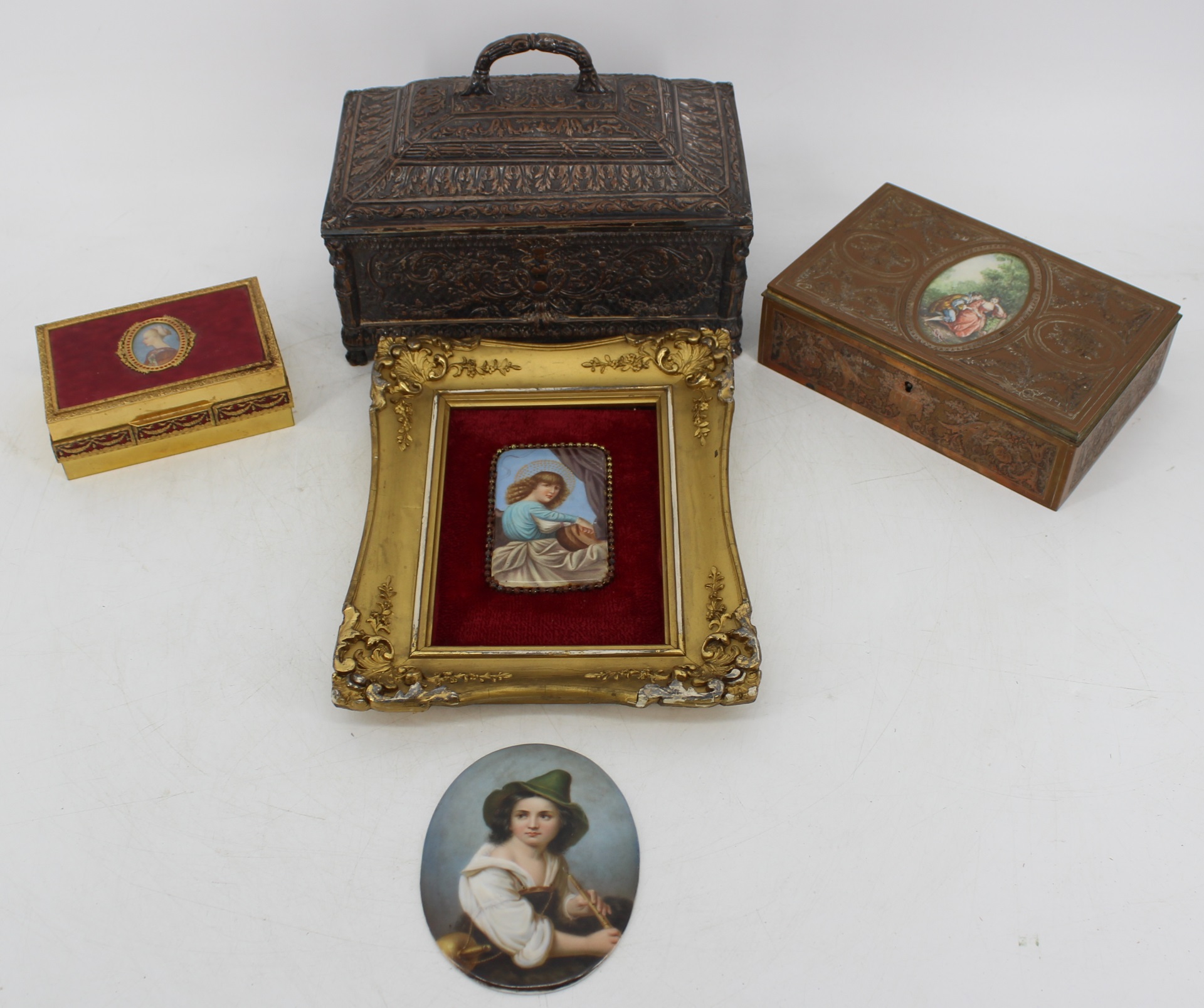 LOT OF ANTIQUE CABINET ITEMS. To