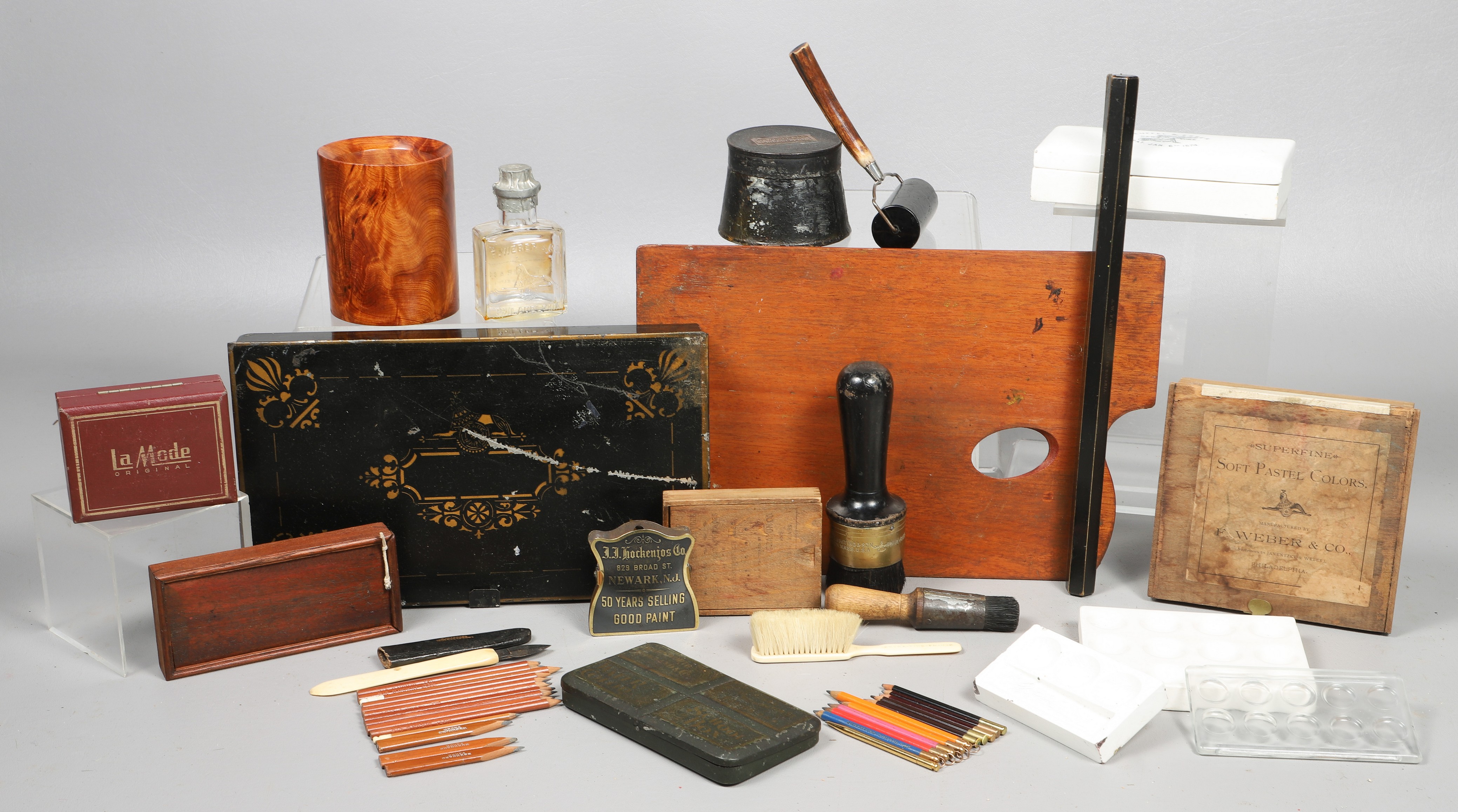 Lot of antique & vintage artist