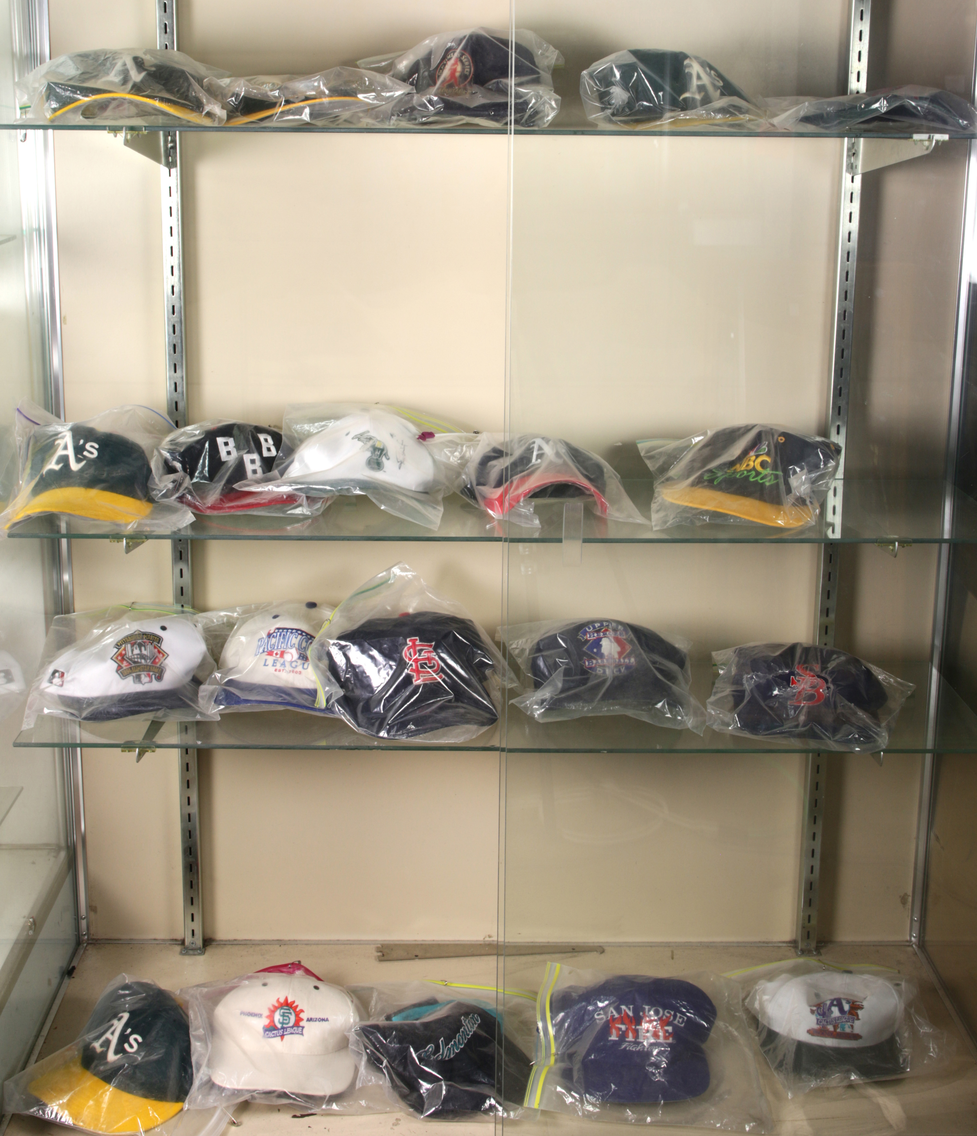 (LOT OF APPROX. 20) BASEBALL HATS